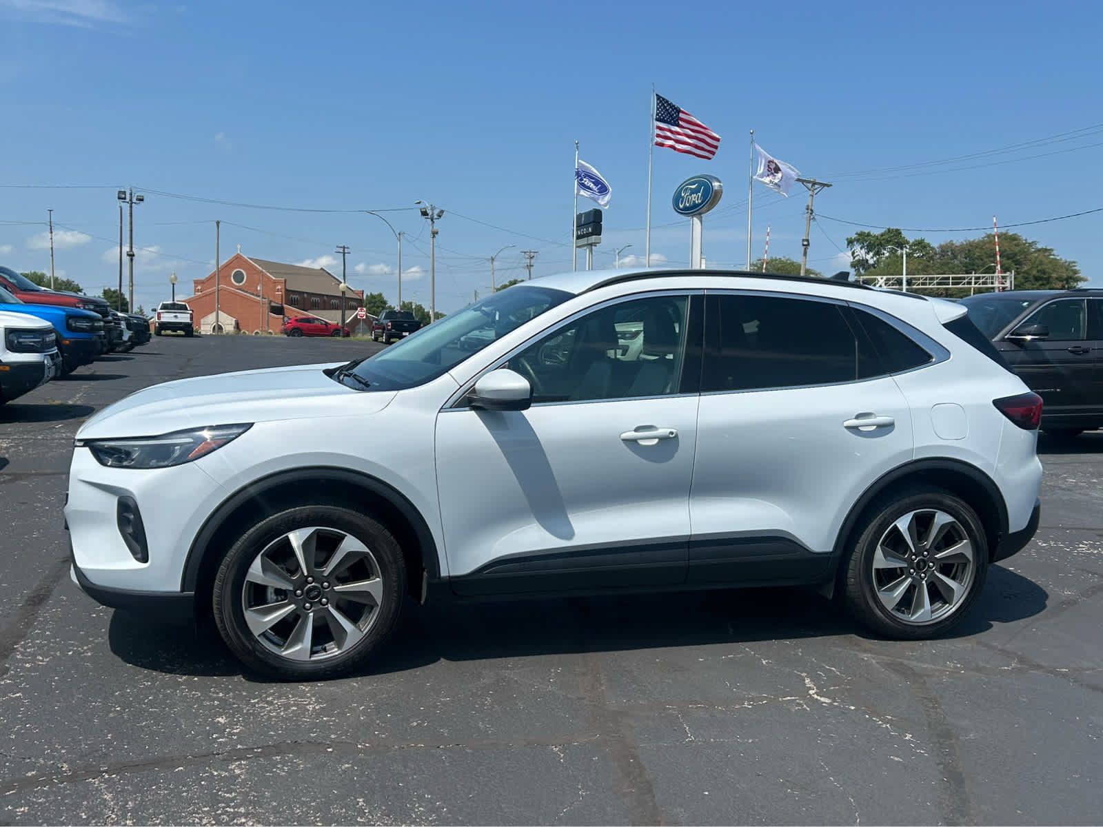 Used 2025 Ford Escape Platinum AWD/4WD image 1