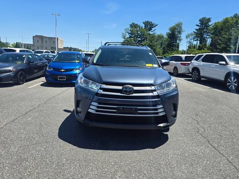 Used 2019 Toyota Highlander XLE w/ Carpet Mat Package (TMS) AWD/4WD image 3