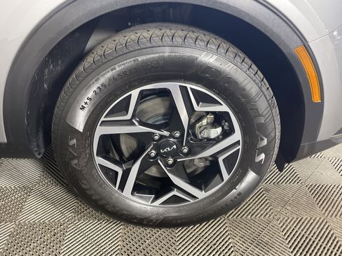 Used 2023 Kia Sportage LX image 6