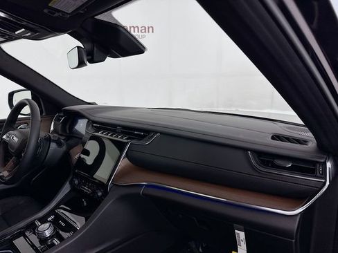 New 2025 Jeep Grand Cherokee Summit w/ Obsidian Package image 30