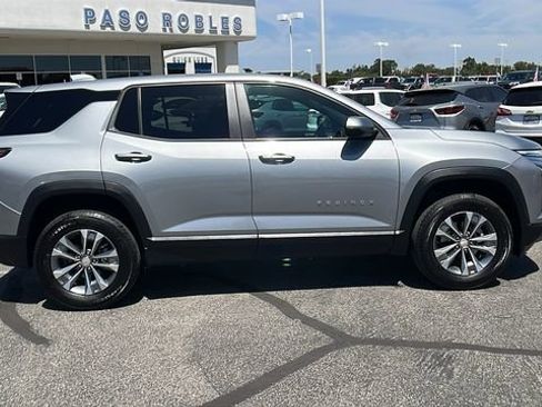 Used 2025 Chevrolet Equinox LT FWD image 2