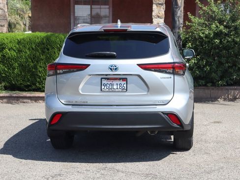 Used 2023 Toyota Highlander XLE image 7