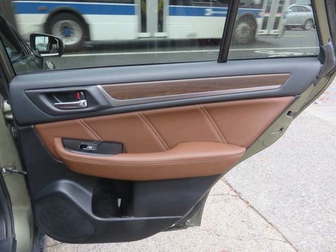 Used 2018 Subaru Outback 2.5i Touring image 29