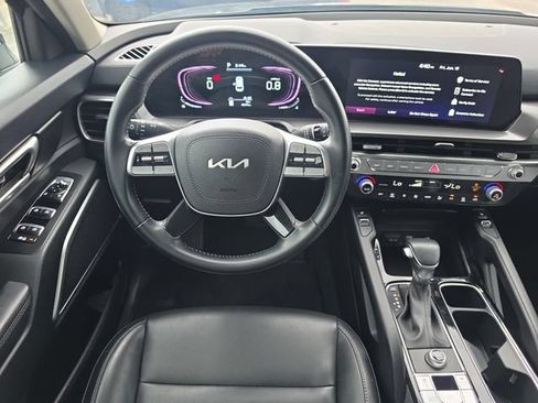 Certified 2025 Kia Telluride S FWD image 9