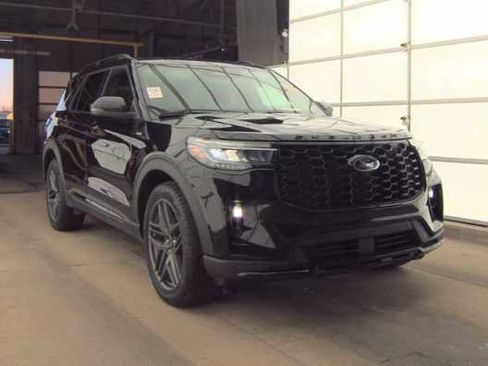 Used 2025 Ford Explorer ST-Line w/ Premium Package image 3