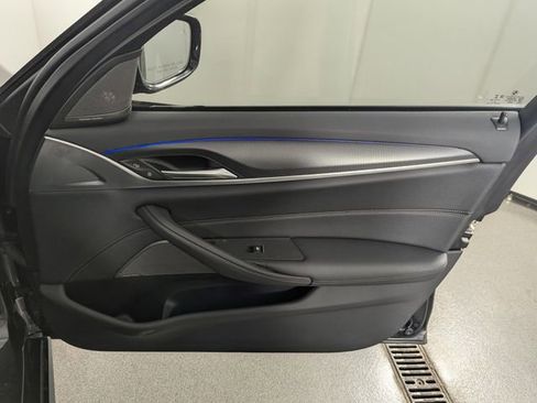 Used 2023 BMW 530i xDrive w/ Executive Package image 27