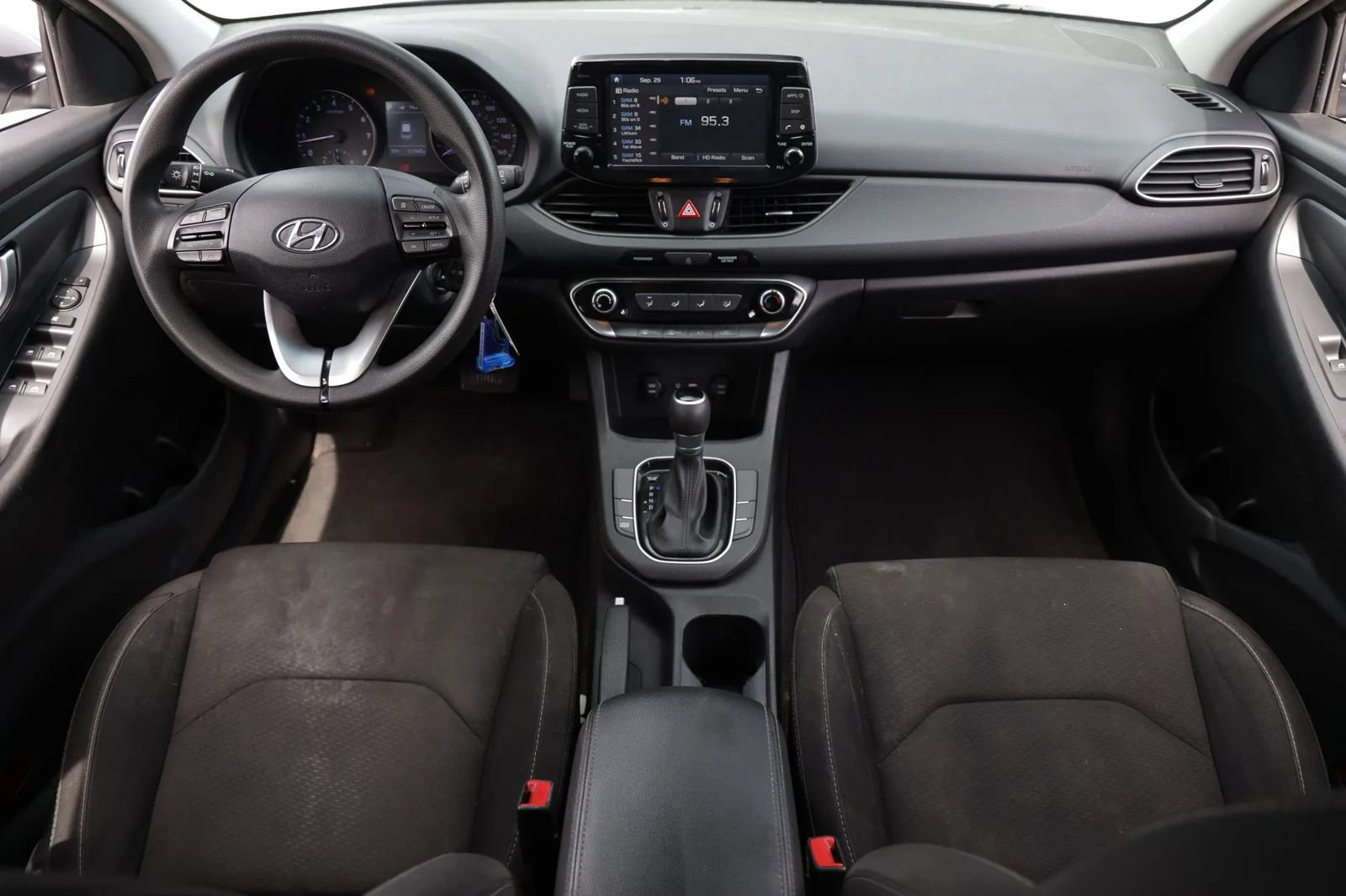 Used 2018 Hyundai Elantra GT FWD image 2