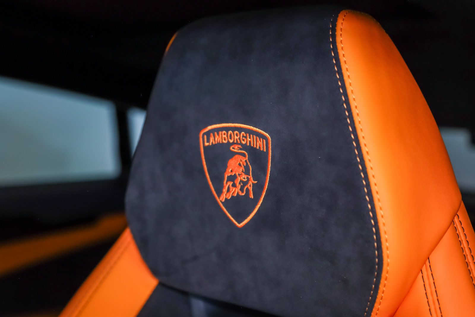 Used 2022 Lamborghini Urus AWD/4WD image 32