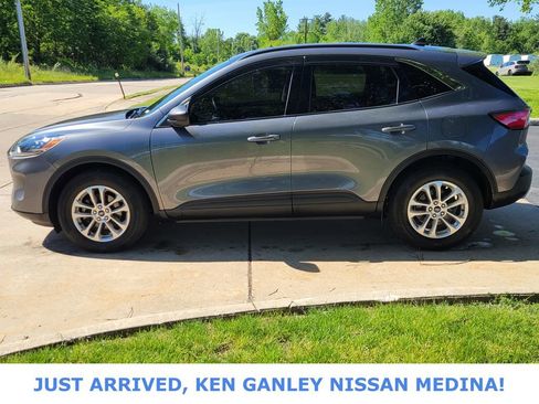 Used 2022 Ford Escape SE w/ Cold Weather Package AWD/4WD image 6