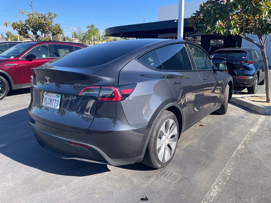 Used 2024 Tesla Model Y 2WD image 7
