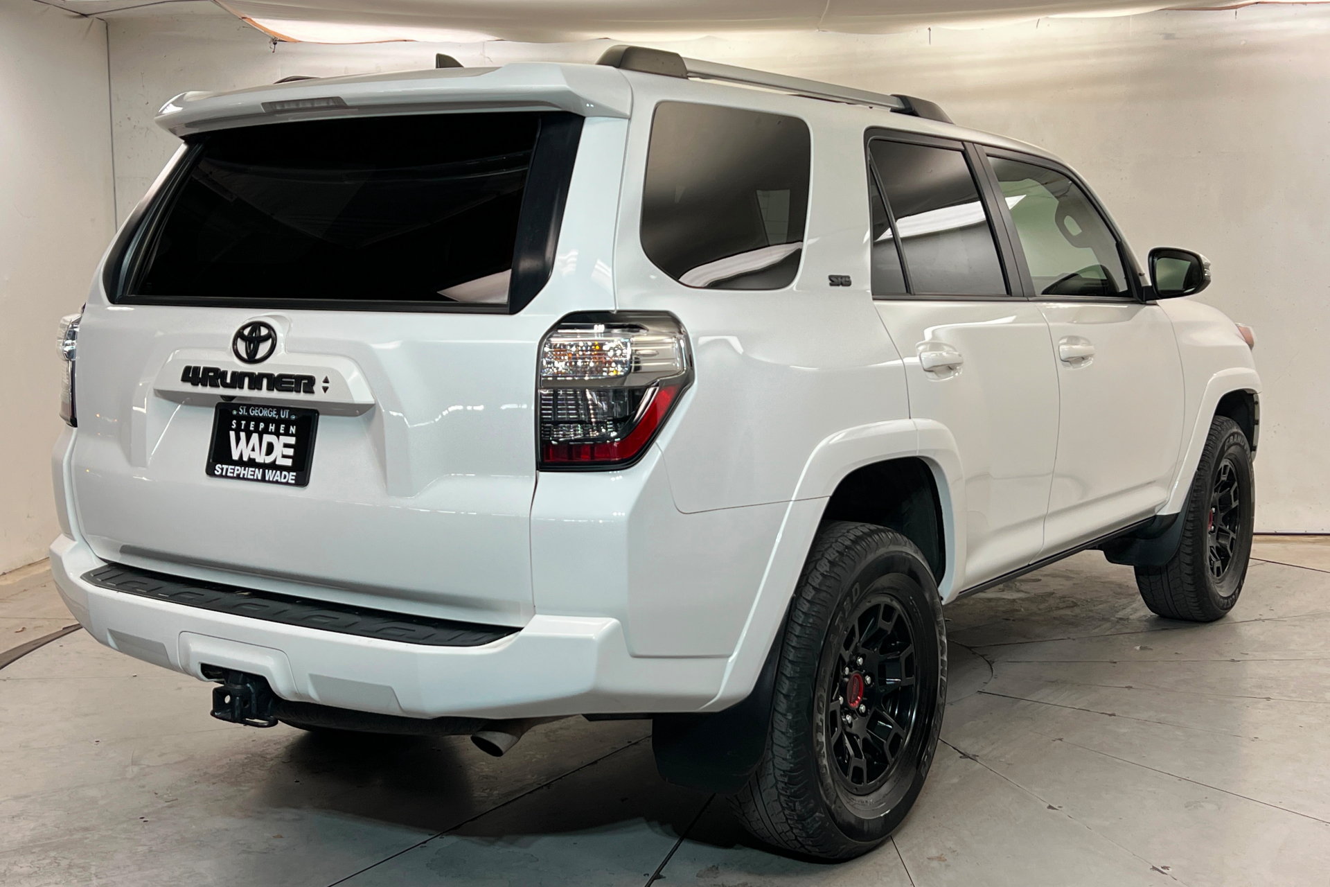 Used 2022 Toyota 4Runner SR5 Premium AWD/4WD image 6