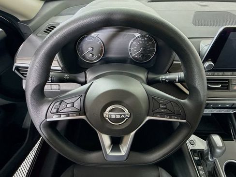 Used 2024 Nissan Altima 2.5 SV FWD image 15