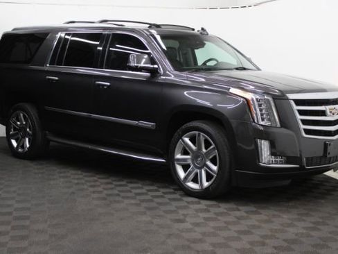 Used 2016 Cadillac Escalade ESV Luxury image 3