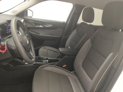 Used 2024 Chevrolet TrailBlazer LS w/ LS Convenience Package FWD image 17