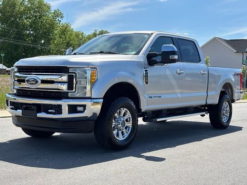 Used 2017 Ford F250 XLT w/ XLT Premium Package AWD/4WD image 8