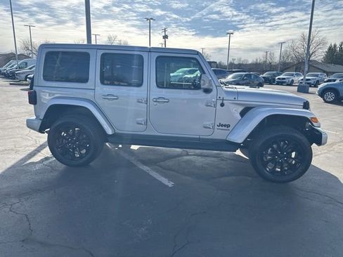 Used 2022 Jeep Wrangler Unlimited Sahara AWD/4WD image 3