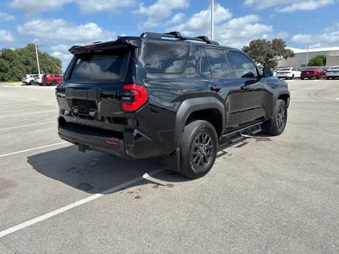 Used 2025 Toyota 4Runner SR5 AWD/4WD image 5