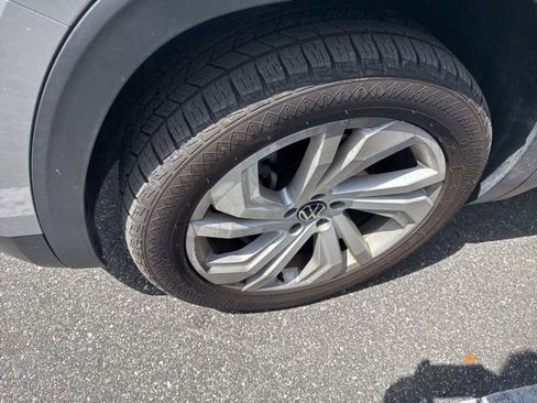 Used 2023 Volkswagen Atlas SE image 4