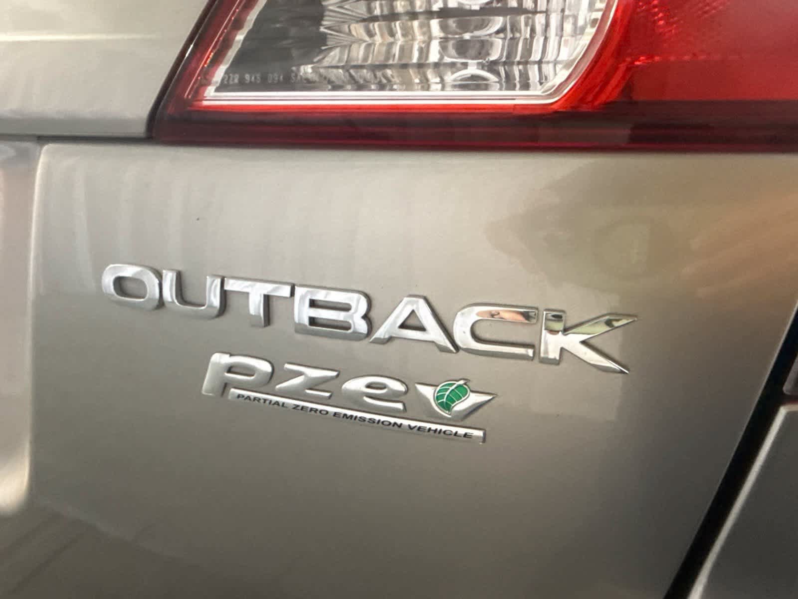 Used 2014 Subaru Outback 2.5i Limited w/ Moonroof Package AWD/4WD image 14