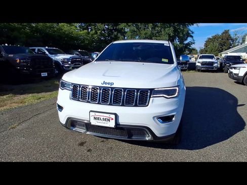 Certified 2021 Jeep Grand Cherokee Limited w/ Premium Lighting Group AWD/4WD image 3