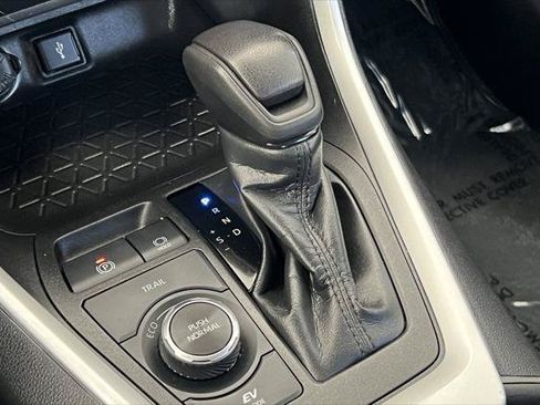 Certified 2022 Toyota RAV4 LE AWD/4WD image 23