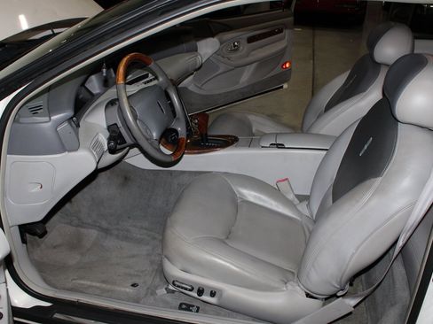 Used 1998 Lincoln Mark VIII LSC RWD image 6