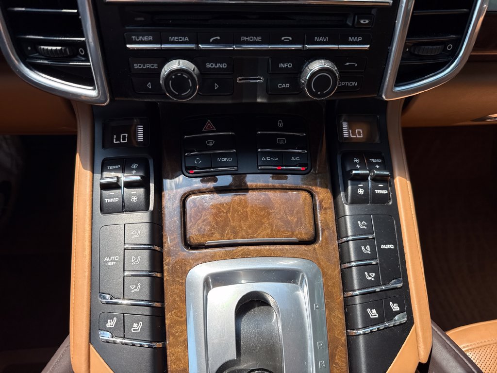Used 2013 Porsche Cayenne Diesel AWD/4WD image 19