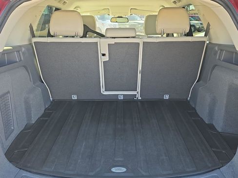 Used 2019 Land Rover Discovery Sport SE image 15