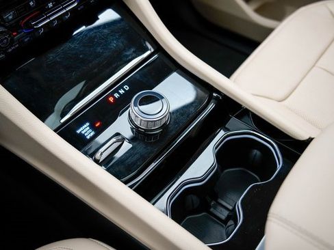 Used 2022 Jeep Grand Cherokee Limited w/ Luxury Tech Group II image 24