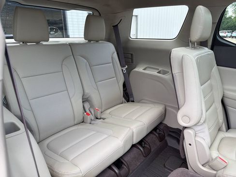 Used 2019 GMC Acadia Denali w/ Technology Package FWD image 36