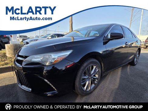 Used 2017 Toyota Camry SE image 1