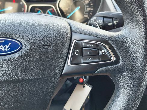 Used 2017 Ford Escape SE w/ Equipment Group 201A AWD/4WD image 16
