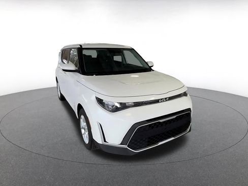 Used 2025 Kia Soul LX w/ LX Technology Package image 3