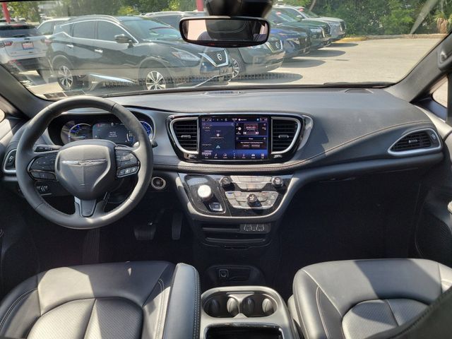 Used 2024 Chrysler Pacifica Limited FWD image 14