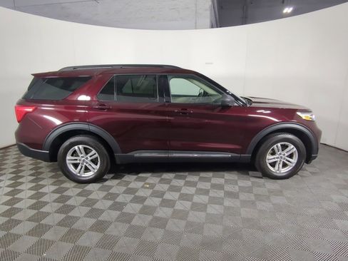 Used 2022 Ford Explorer XLT w/ Equipment Group 202A image 4