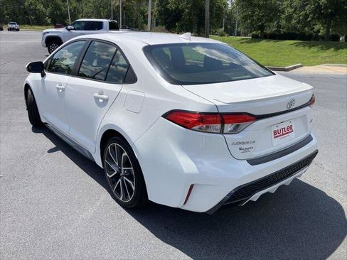 Certified 2022 Toyota Corolla SE FWD image 3