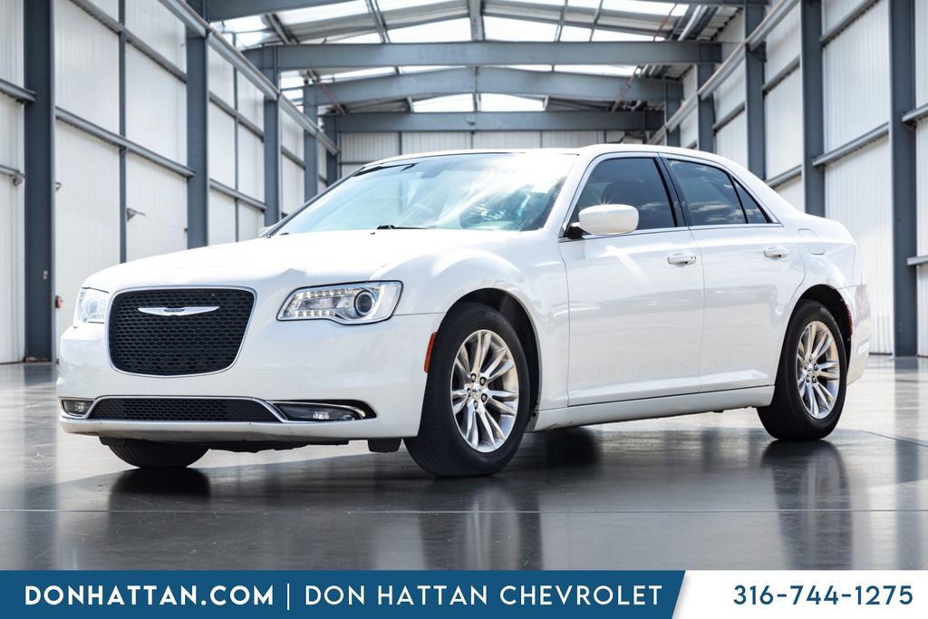 Used 2020 Chrysler 300 Touring w/ Driver Convenience Group RWD image 1