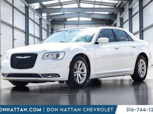 Used 2020 Chrysler 300 Touring w/ Driver Convenience Group RWD image 1