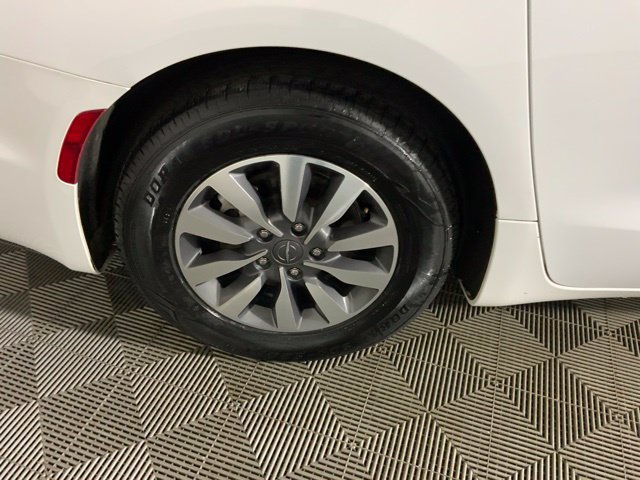 Used 2024 Chrysler Pacifica Limited FWD image 35