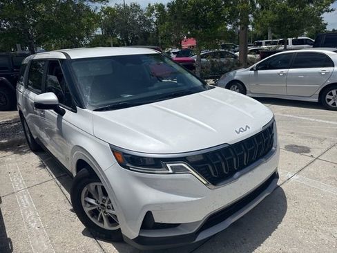 Used 2024 Kia Carnival LX FWD image 3