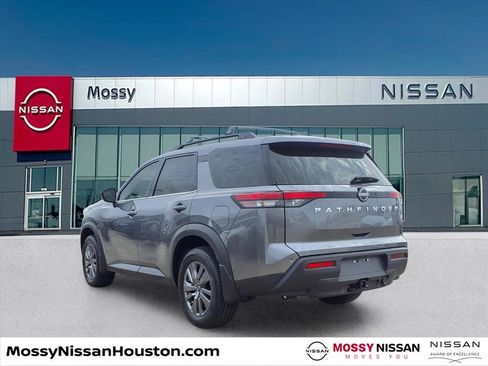 New 2025 Nissan Pathfinder SV image 2