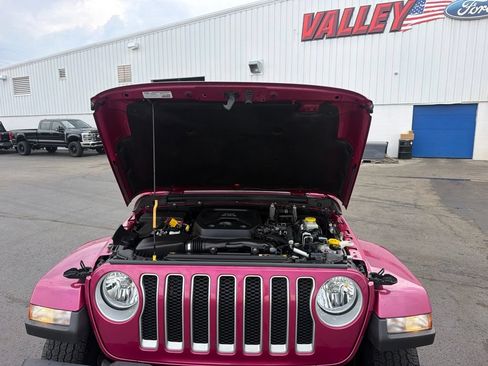 Used 2022 Jeep Wrangler Unlimited Sahara AWD/4WD image 19