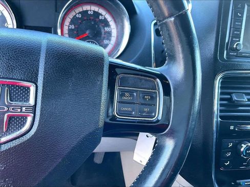 Used 2017 Dodge Grand Caravan SXT FWD image 18