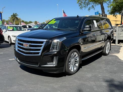 Used 2019 Cadillac Escalade ESV 4WD image 3