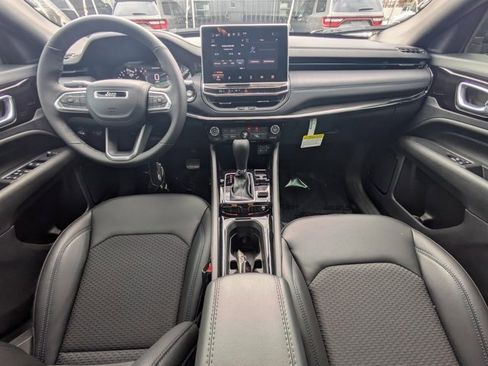 New 2026 Jeep Compass Latitude image 13