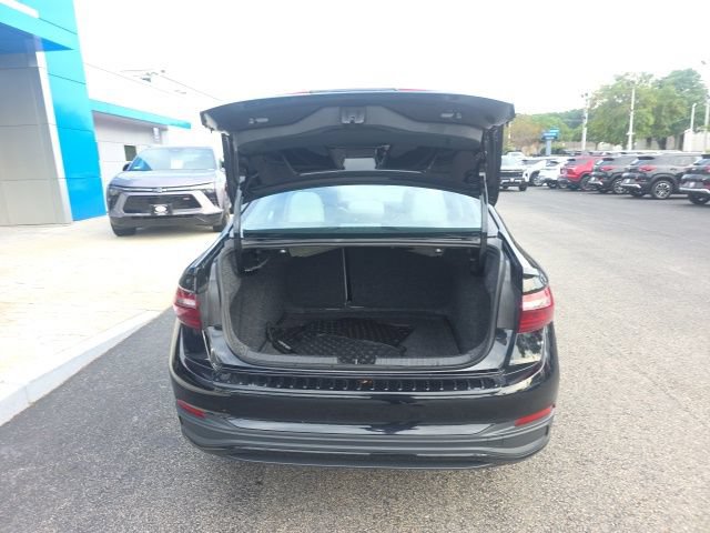 Used 2025 Volkswagen Jetta SE FWD image 25