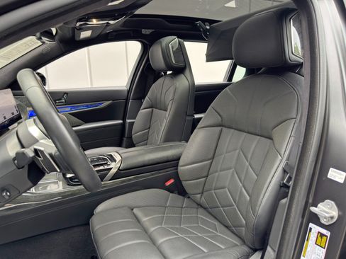 Used 2023 BMW i7 xDrive60 AWD/4WD image 51