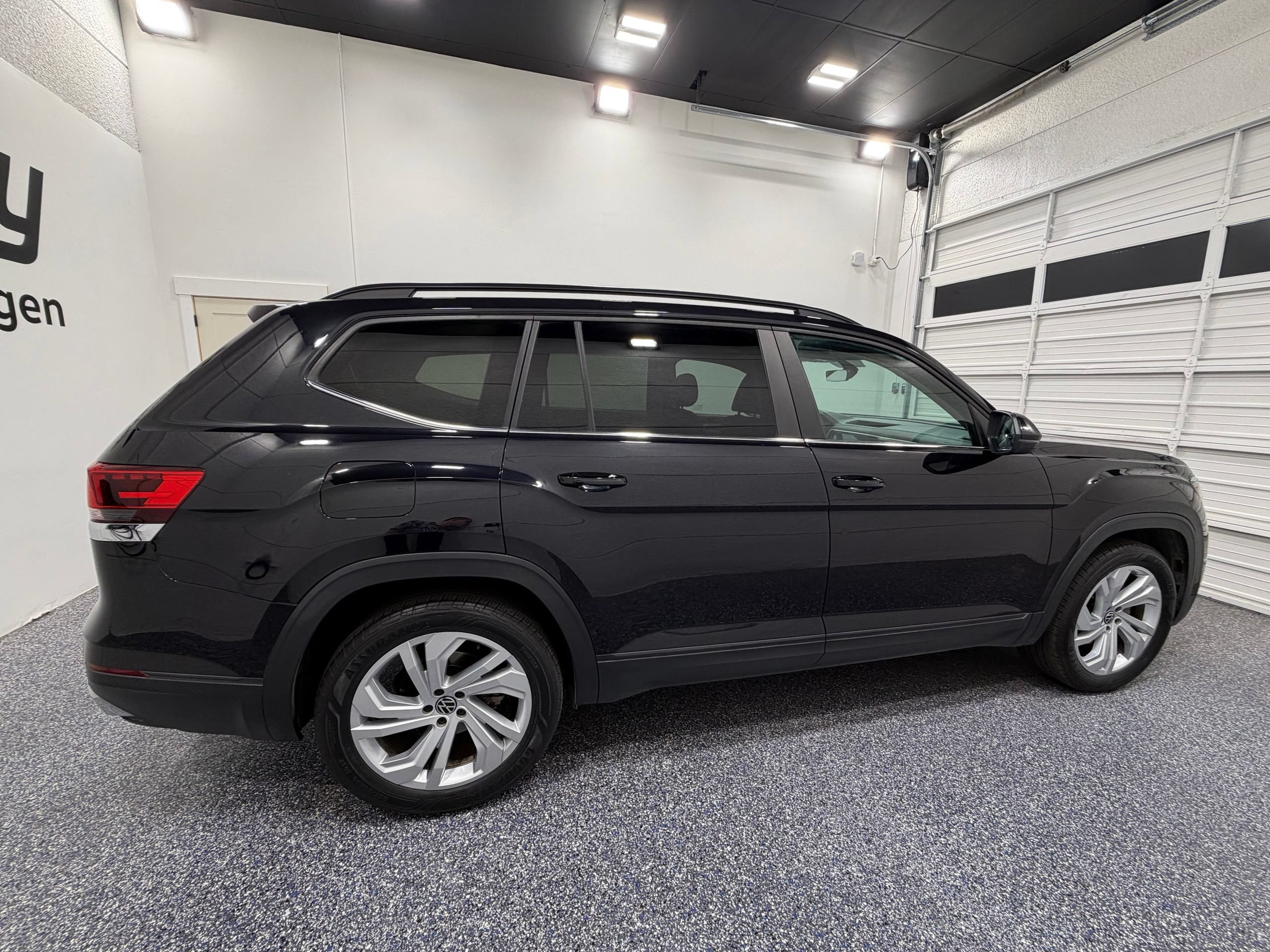Used 2022 Volkswagen Atlas SE w/ Panoramic Sunroof Package AWD/4WD image 7