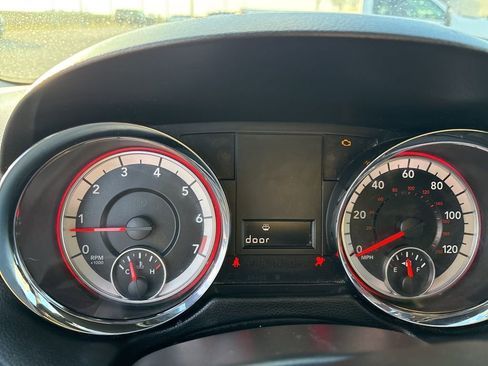 Used 2017 Dodge Grand Caravan SXT image 38