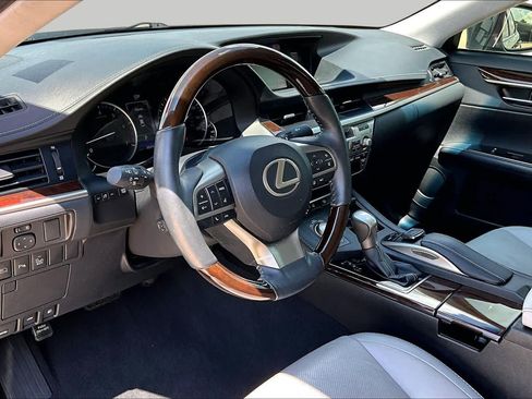 Used 2018 Lexus ES 350 w/ Luxury Package w/Wood Trim FWD image 17
